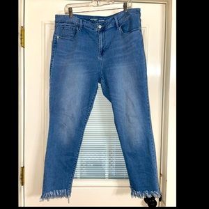 ON. ROCKSTAR. 16. Raw hem.